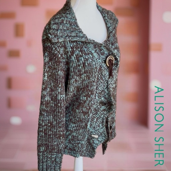 Green & Brown Women's Sweater - Picture 7 of 11